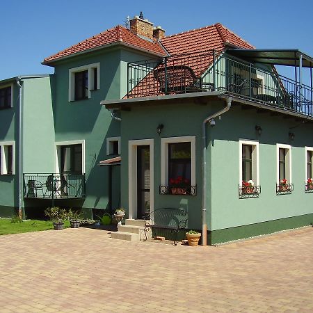 Penzion Vecerka Lednice Exteriör bild