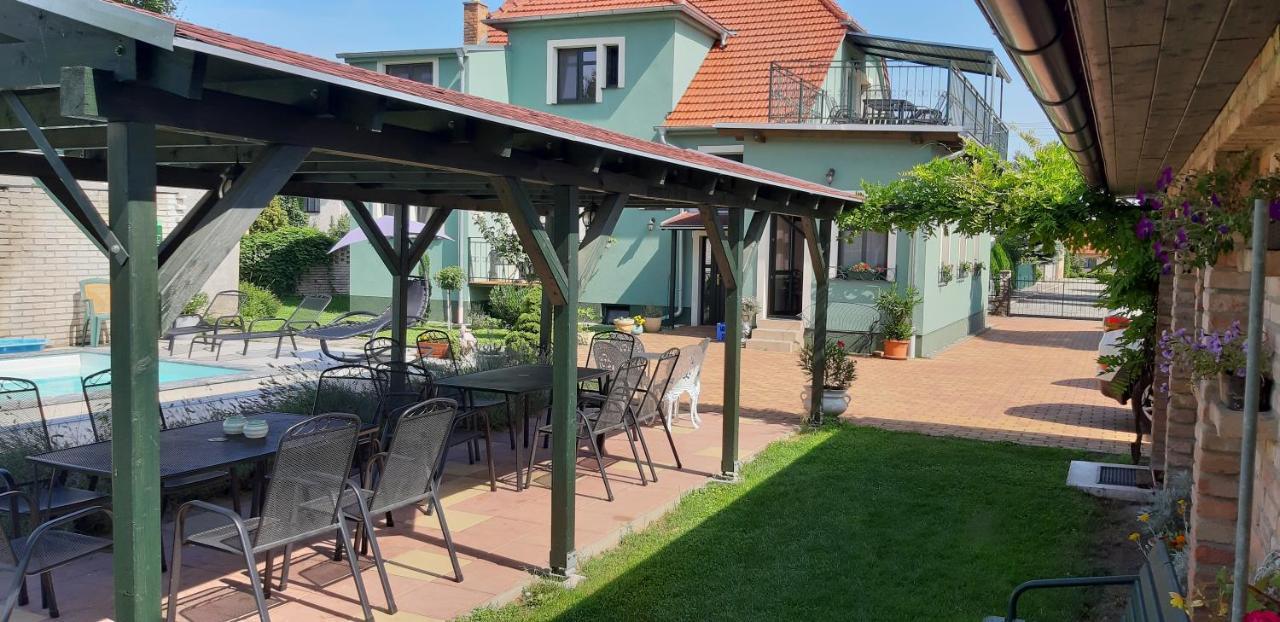 Penzion Vecerka Lednice Exteriör bild