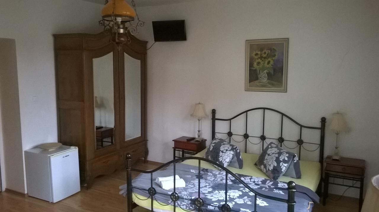 Penzion Vecerka Lednice Exteriör bild