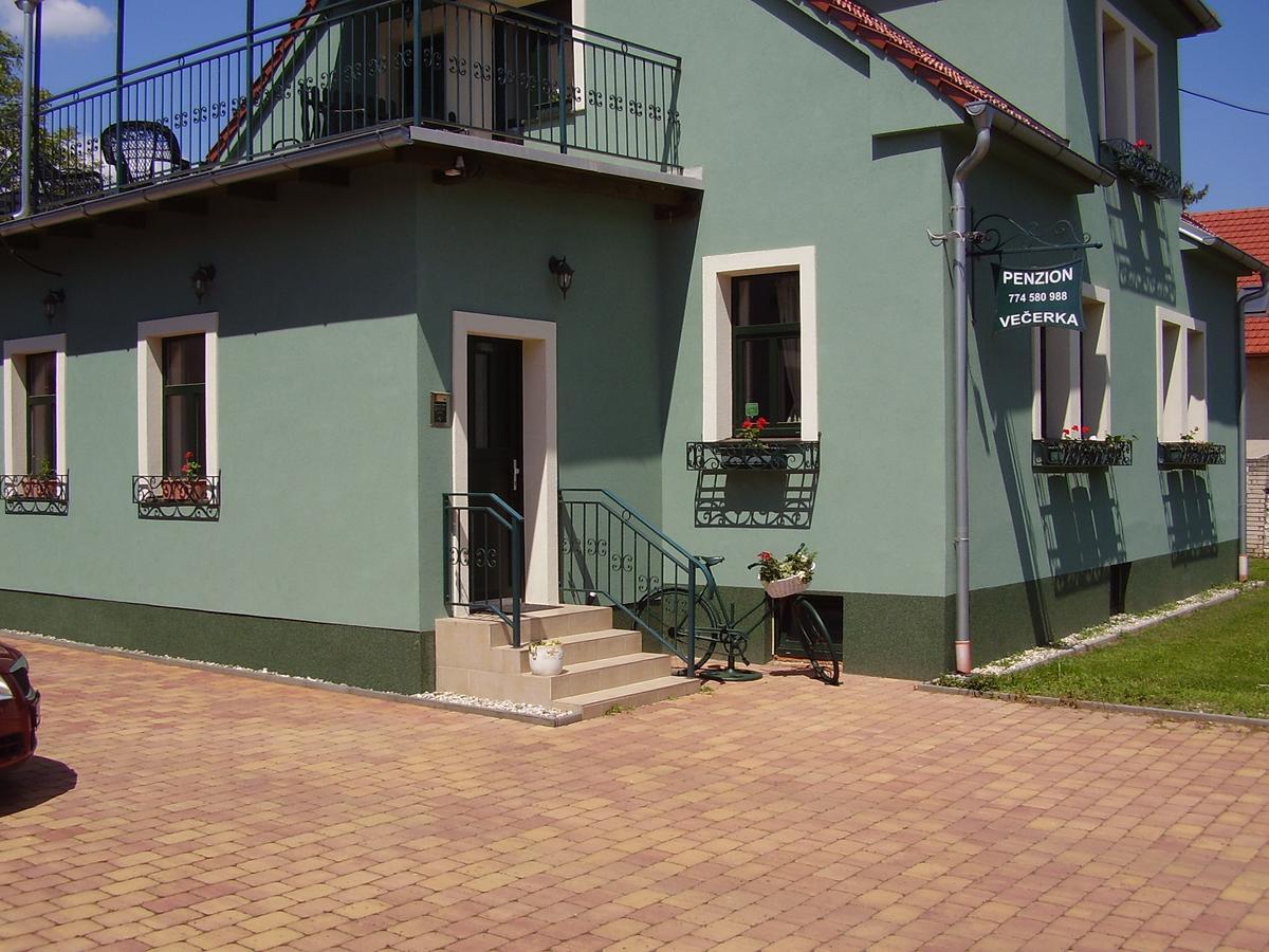Penzion Vecerka Lednice Exteriör bild